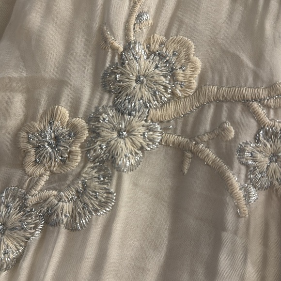 Vann Vintage White Dress - Picture 3 of 4